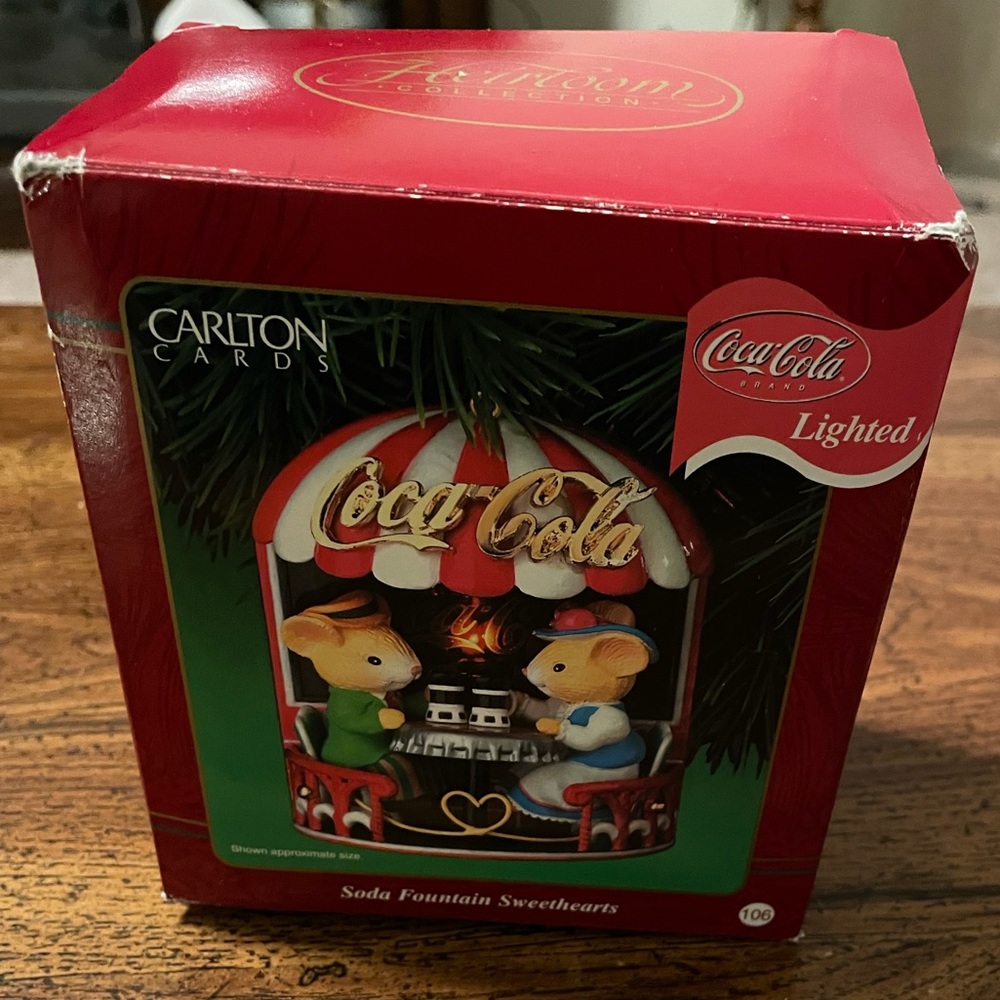 NIB Coca-Cola Lighted soda Fountain Sweethearts Christmas ornament 2001